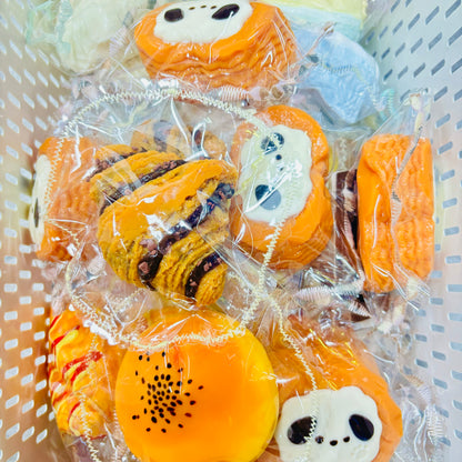 A cute, handmade home decoration, a cute healing ornament with an atmosphere, looks good in various styles