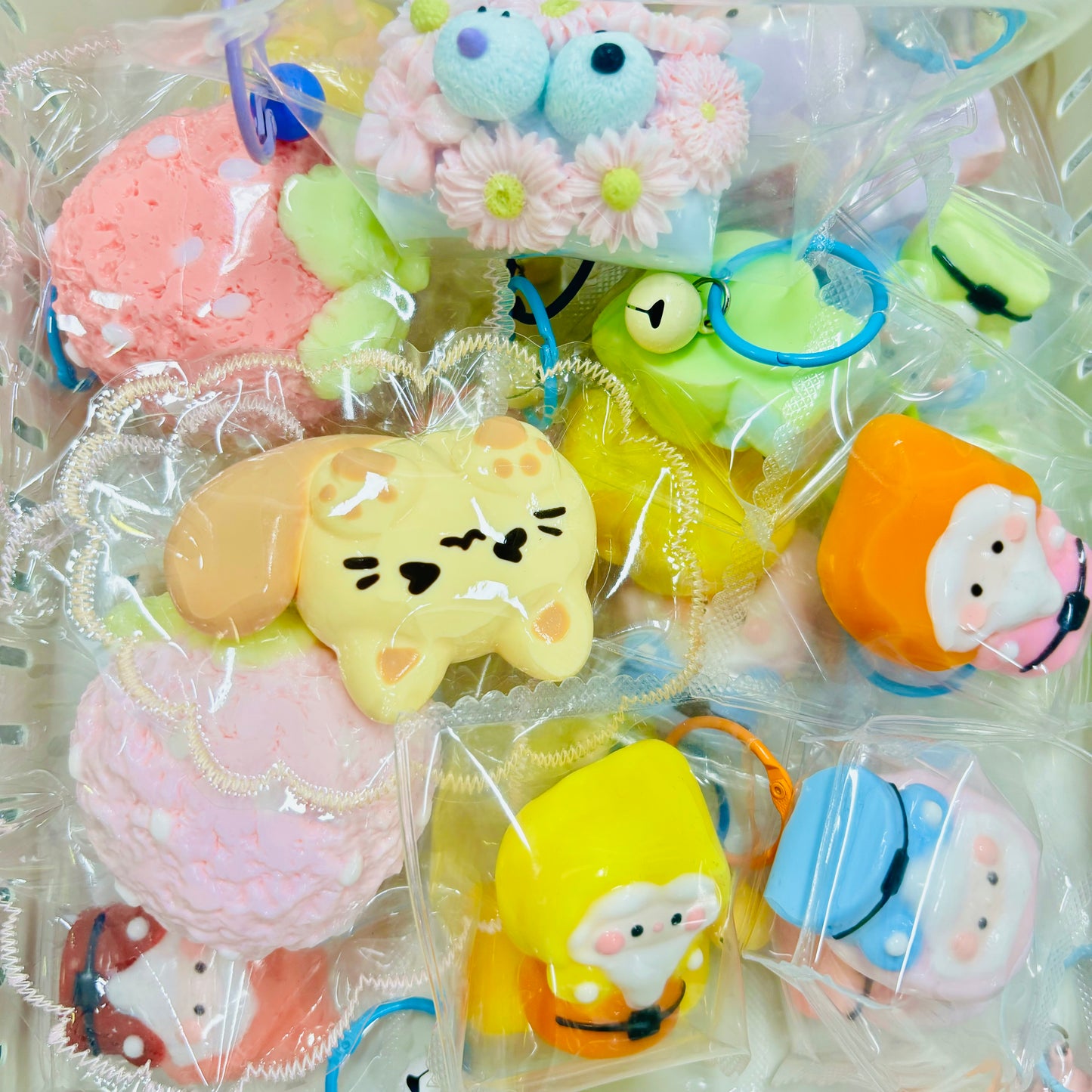 A cute, handmade home decoration, a cute healing ornament with an atmosphere, looks good in various styles
